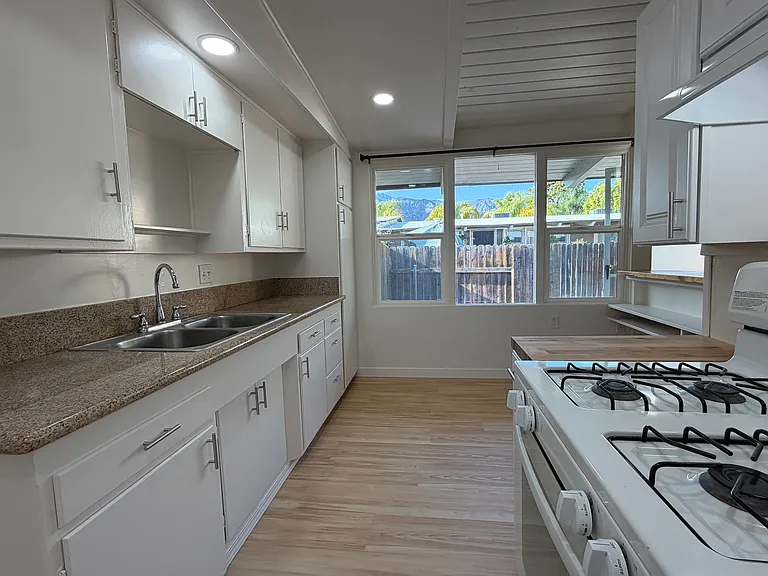 415 S Baldwin Ave #2 — Photo 11