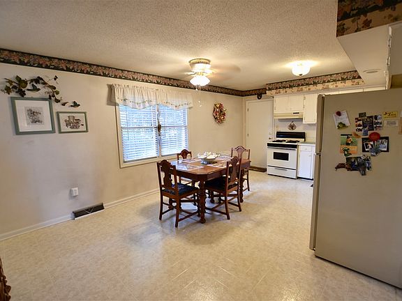 3rd image of 729 Wilma Ave