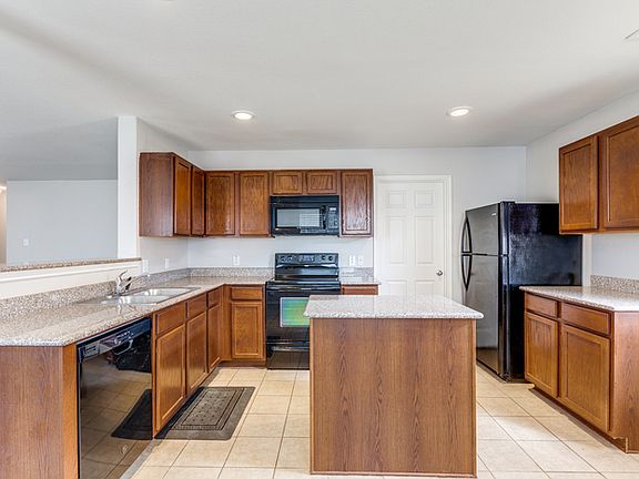 4th image of 812 Becard Dr