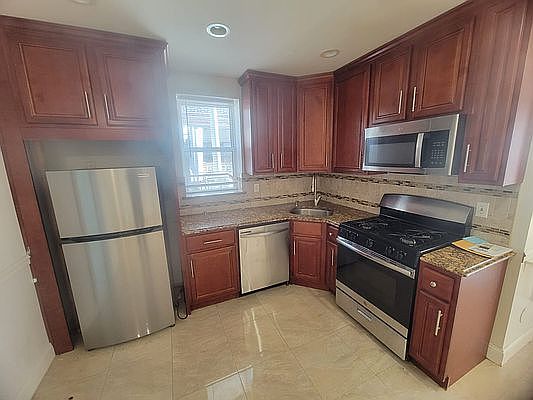 2nd image of 483 Evergreen Ave #3L
