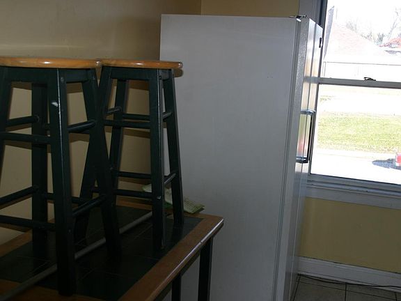 Eat in kitchen with alot of light.