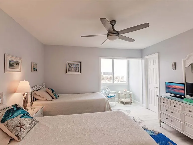 1125 W Peppertree Dr #501 — Photo 13