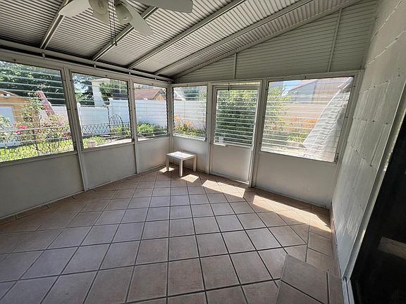 3rd image of 116 Florence St Floor 1
