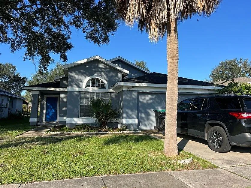 3 bed, 2.0 bath, 1401 sqft, $2,400 — Photo 2