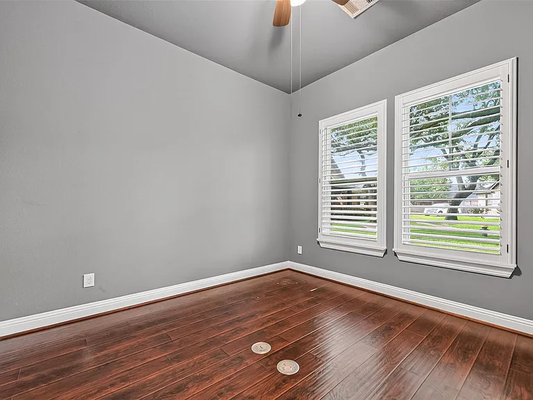 4727 Lake Village Dr — Photo 22