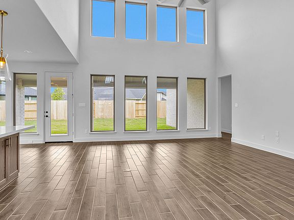 3rd image of 3518 Lauriston Dr