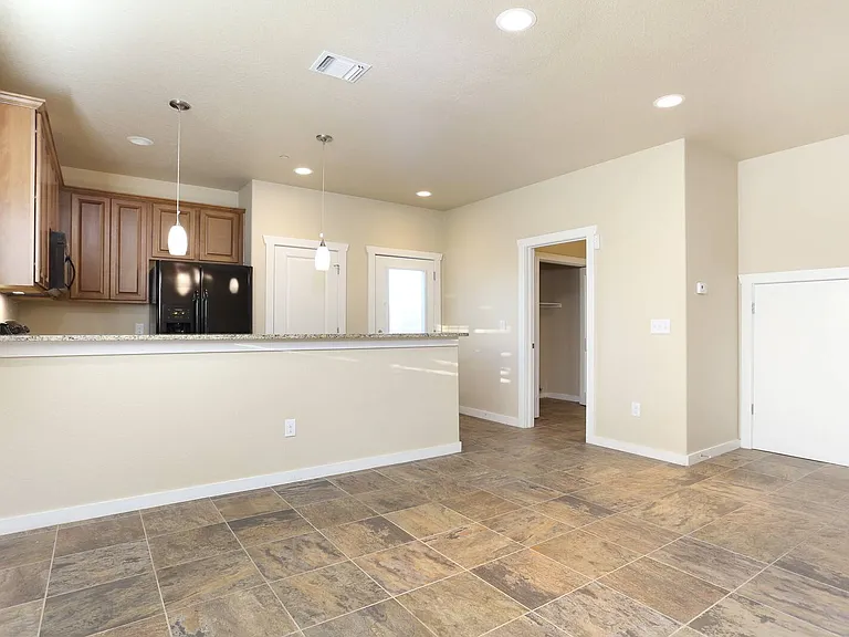 211 Circle Ct — Photo 10