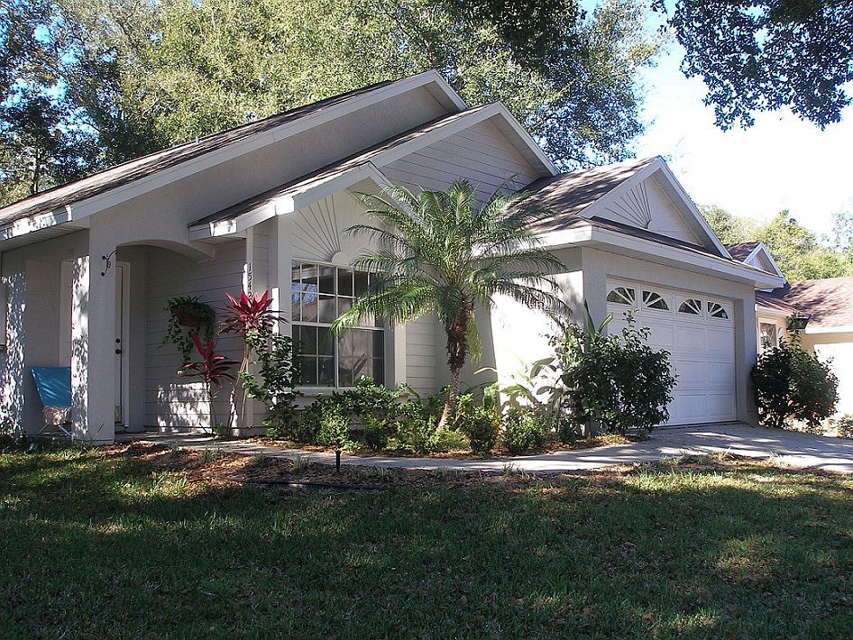 1st image of 1542 Royal Oaks Dr