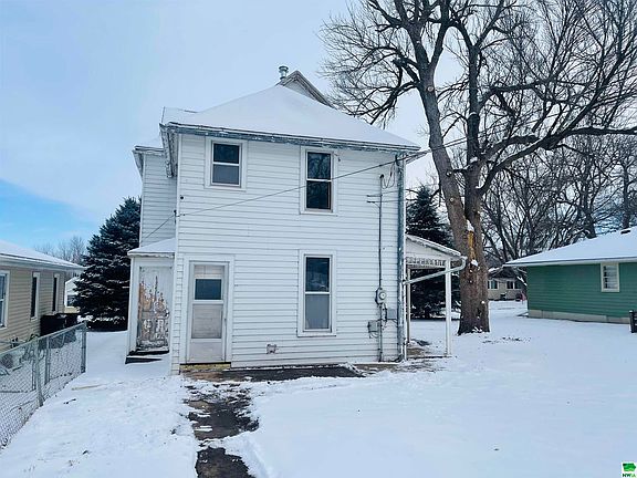 4th image of 1821 S Lemon St