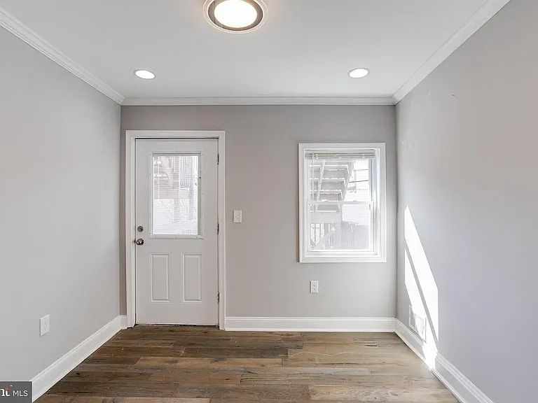 616 S Luzerne Ave — Photo 34