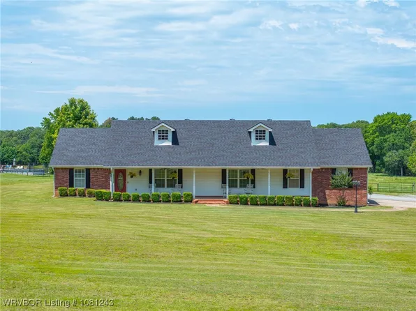 1205 S Division St, Lavaca, AR 72941
