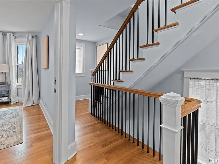 370 E Grand Blvd — Photo 12