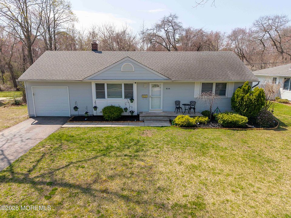 1st image of 834 Brookside Drive