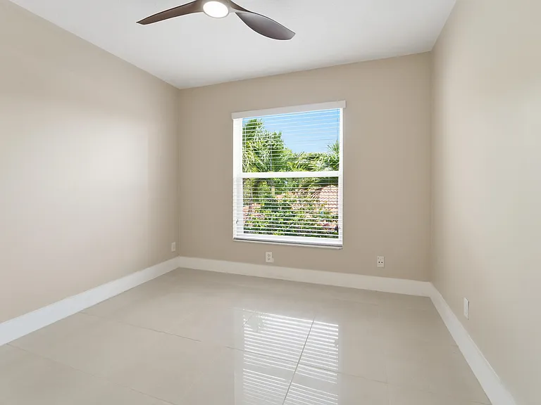 1780 Pierside Cir — Photo 9