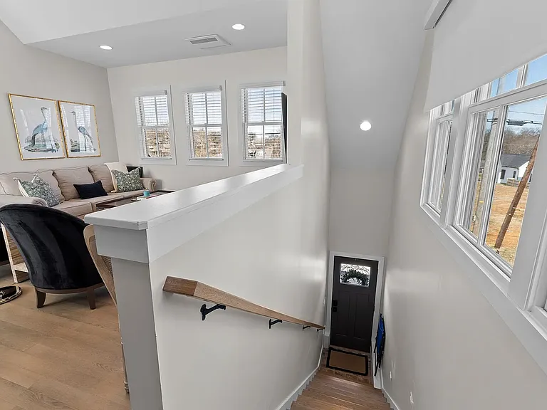 920 Lawrence Ave #B — Photo 10