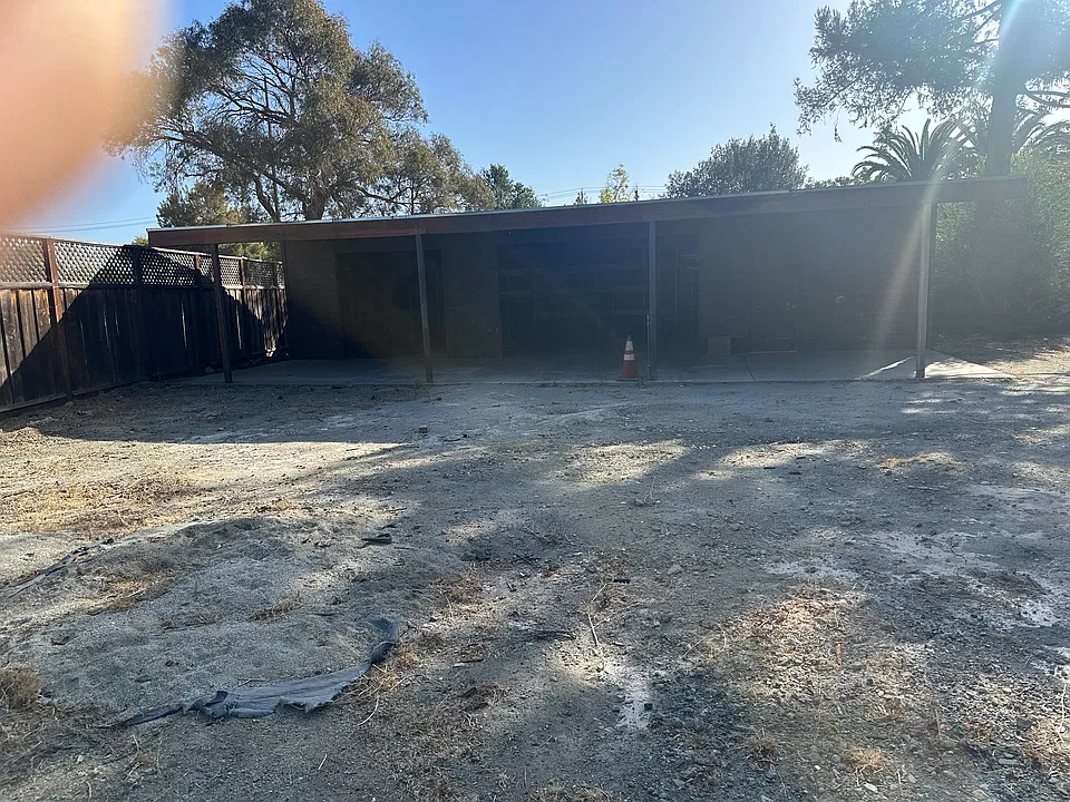 585 Vasona Ave