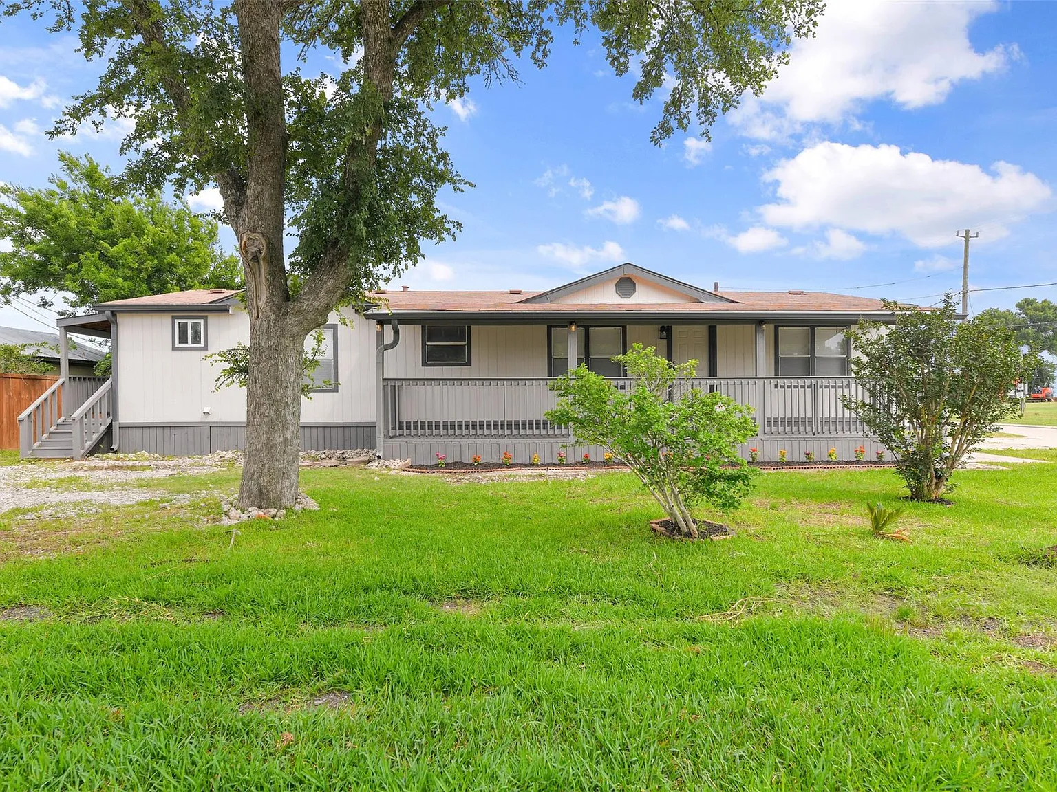 3 bed, 2.0 bath, 1624 sqft, $1,800 — Photo 2