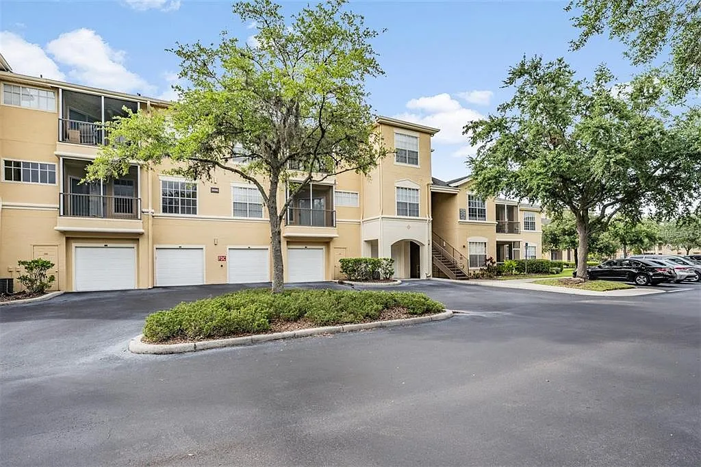 2 bed, 2.0 bath, 1089 sqft, $1,950 — Photo 1