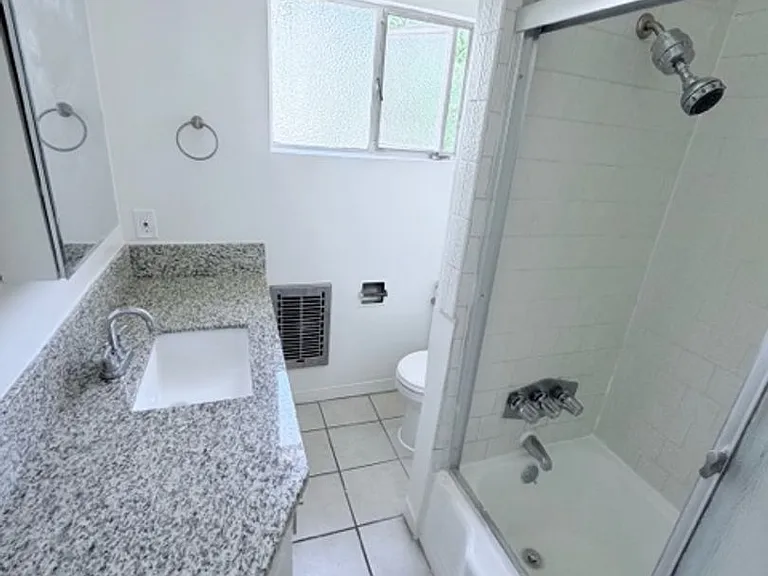1224 N Crescent Heights Blvd — Photo 4