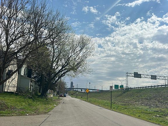 5th image of 976 Thomas Ave