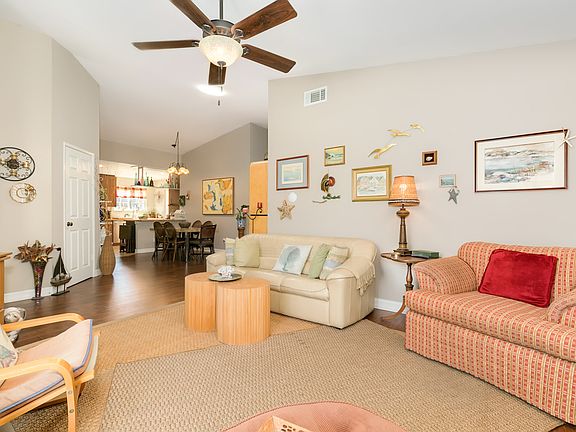 4th image of 711 Valley Crest Dr