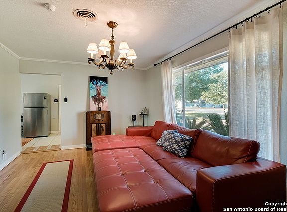 5th image of 706 Robinhood Pl