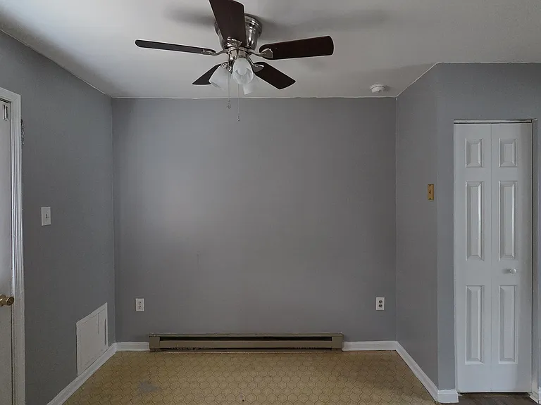 413 N Western Ave — Photo 26