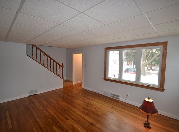 4th image of 365 N Maple Ave