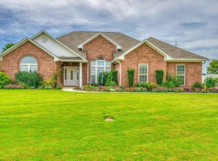 210 Plantation Springs Dr, Florence, AL 35630