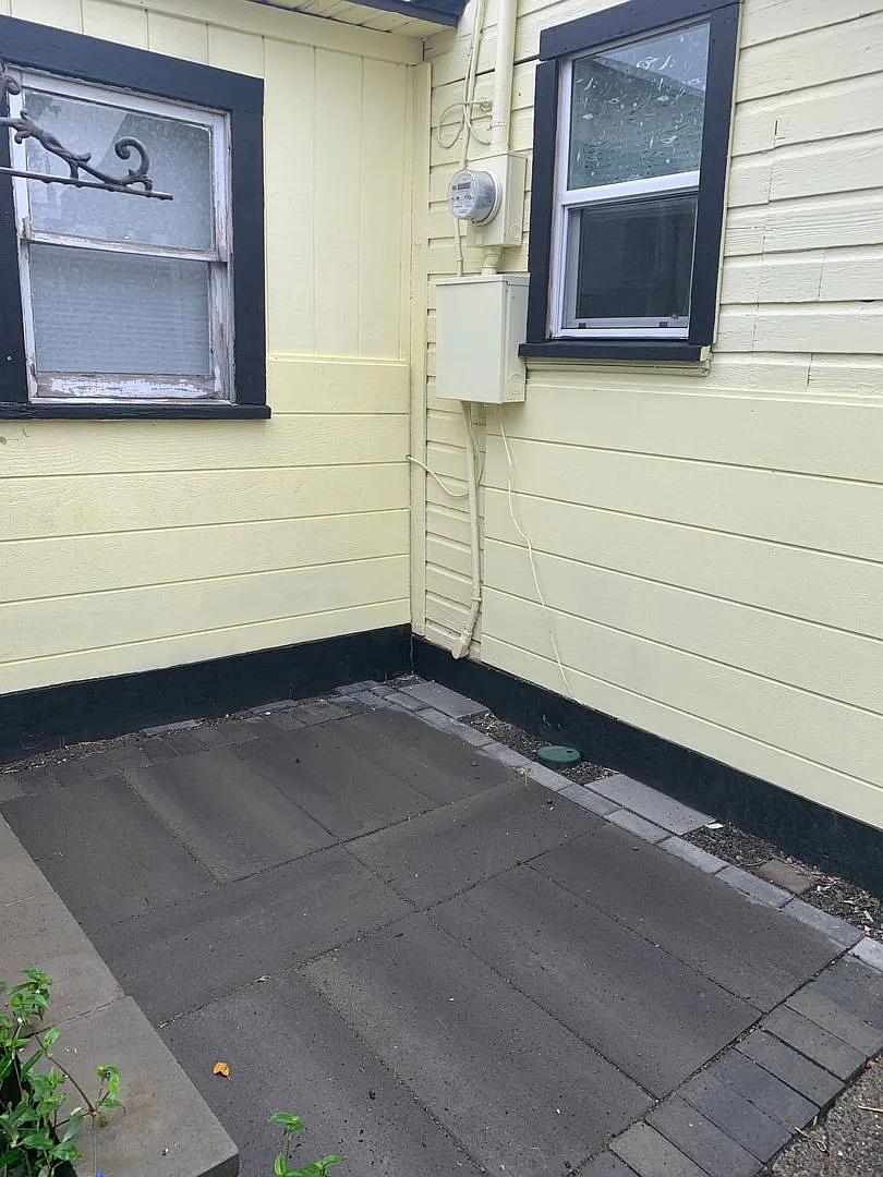 Why have room mates? — Photo 4