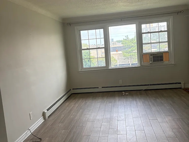 296 Woodroffe Ave #3 — Photo 6