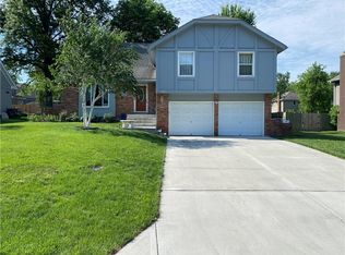 2013 E Cherokee Pl, Olathe, KS 66062