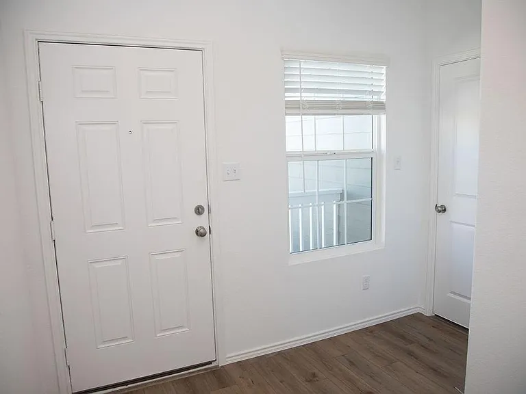 1127 Catfish Ln — Photo 4
