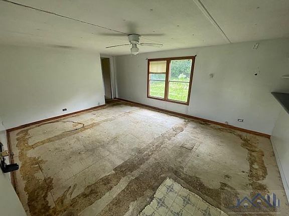 3rd image of 112 Faith St
