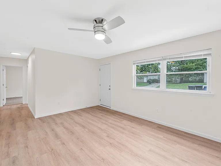 1417 Plaza Pl — Photo 5