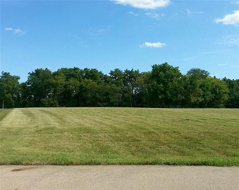 2nd image of 801 Sarah Ln
