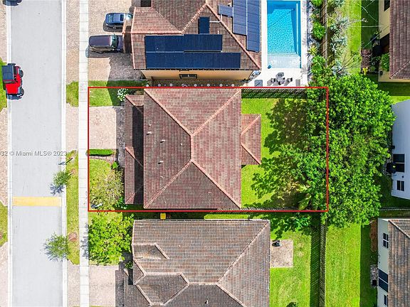 3rd image of 4144 NE 21st St