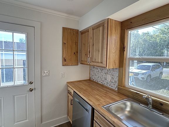 4th image of 202 Mullican St