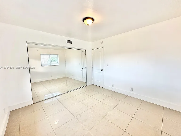 1548 SW 5th Pl #1 — Photo 19