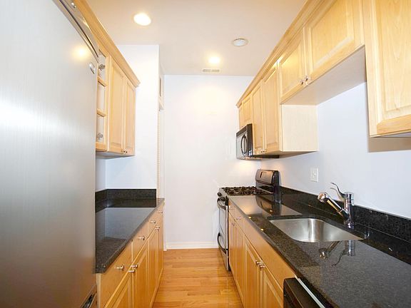 3rd image of 2649 N Kedzie Ave APT 2B
