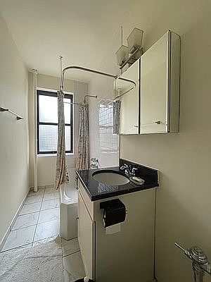 3rd image of 65 Park Ter W APT 1A