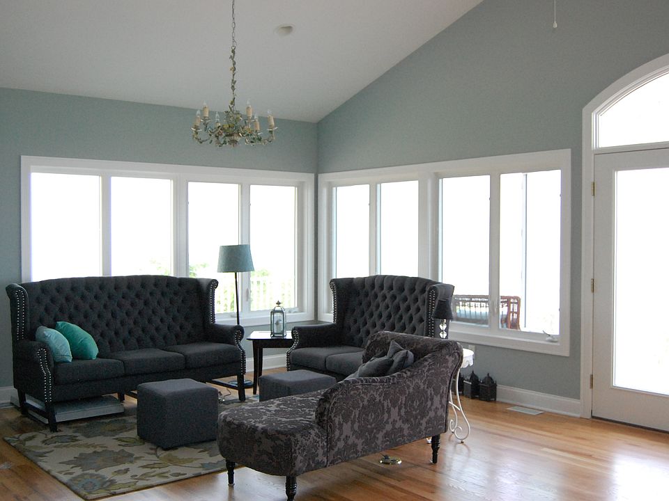 2nd image of 934 Lake Dr