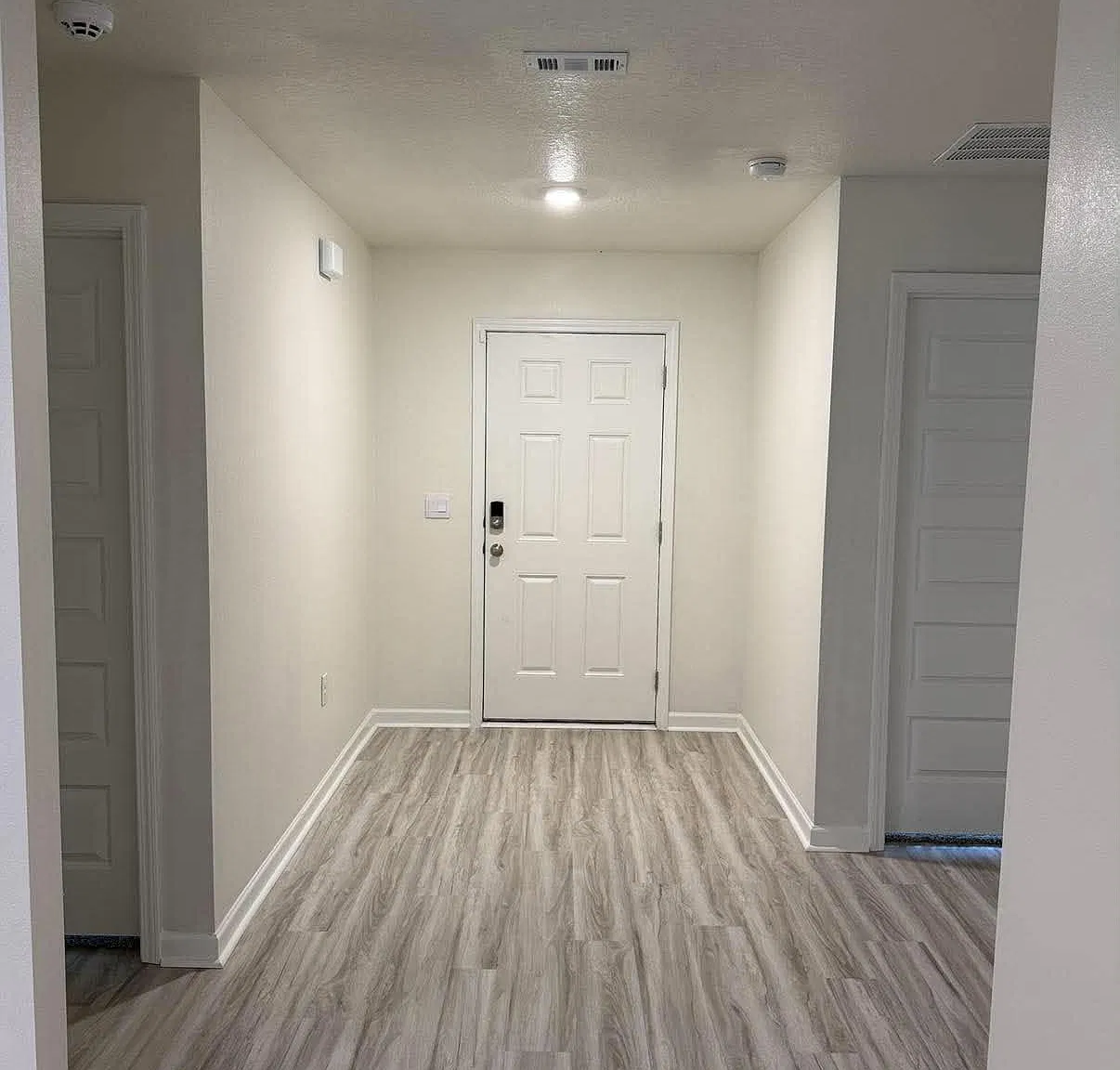 5 bed, 2595 sqft, $2,200 — Photo 4