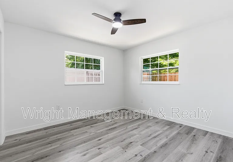 3029 Corona Dr — Photo 13
