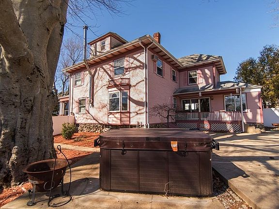 5th image of 27 Wellington Ave