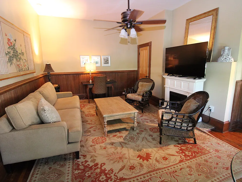 147 E Chestnut St #3