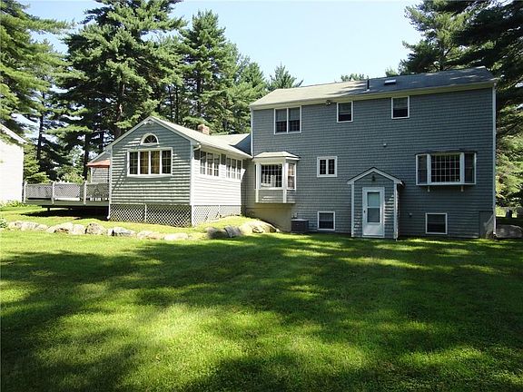 5th image of 32 Wood Cove Dr