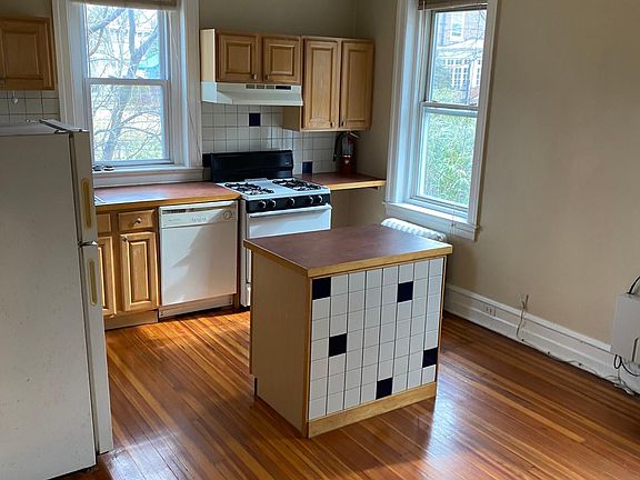 5th image of 6119 Wayne Ave #2B
