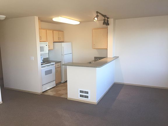 3rd image of 411 11th Ave APT 401