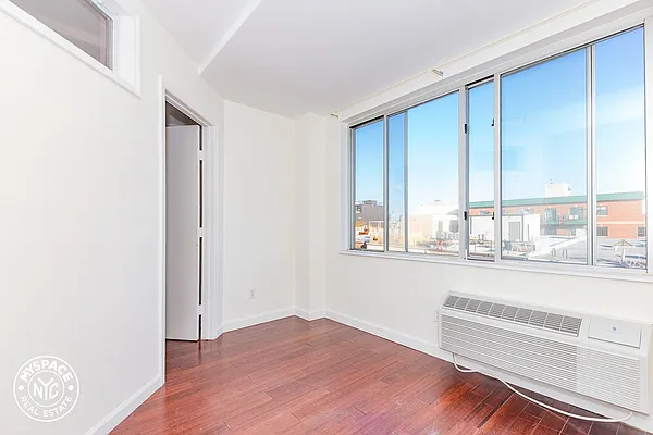 Rented by MySpaceNYC | media 7